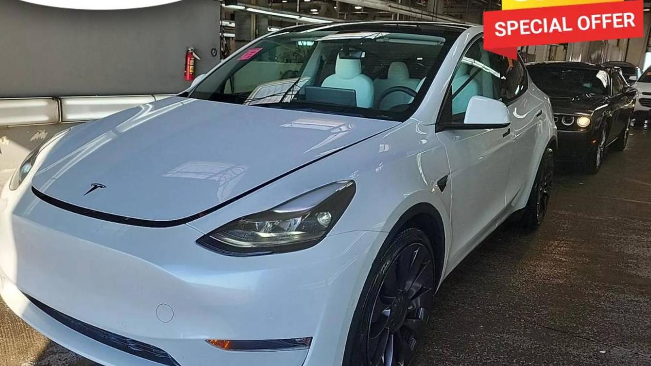 TESLA MODEL Y 2021 5YJYGDEF0MF269061 image